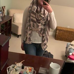 Wilfred Accessories - Aritzia Blanket Scarf Wilfred Accessories - Aritzia Blanket Scarf